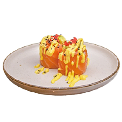 Gunkan doble salmón, aguacate, masago y mayonesa especial