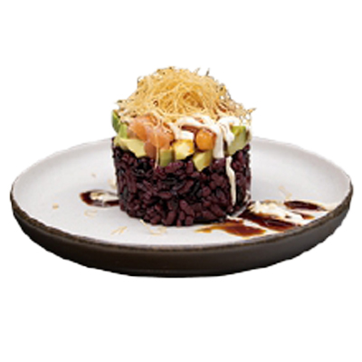 Tartar arroz negro, salmón, aguacate, katafi, teriyaki y mayonesa